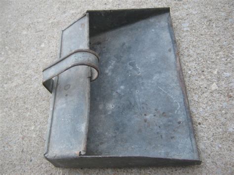 sheet metal dust pan